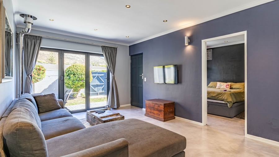 3 Bedroom Property for Sale in Lakeside Western Cape